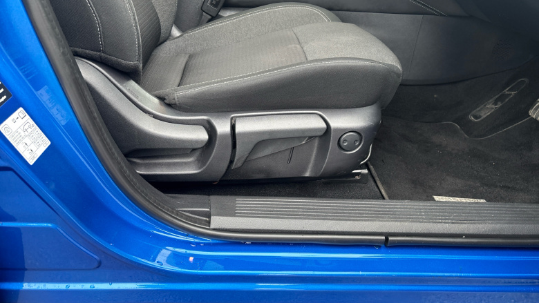 Nissan Qashqai 1.3 DiG-T MH 158 Premiere Edition 5dr Xtronic Petrol Hatchback